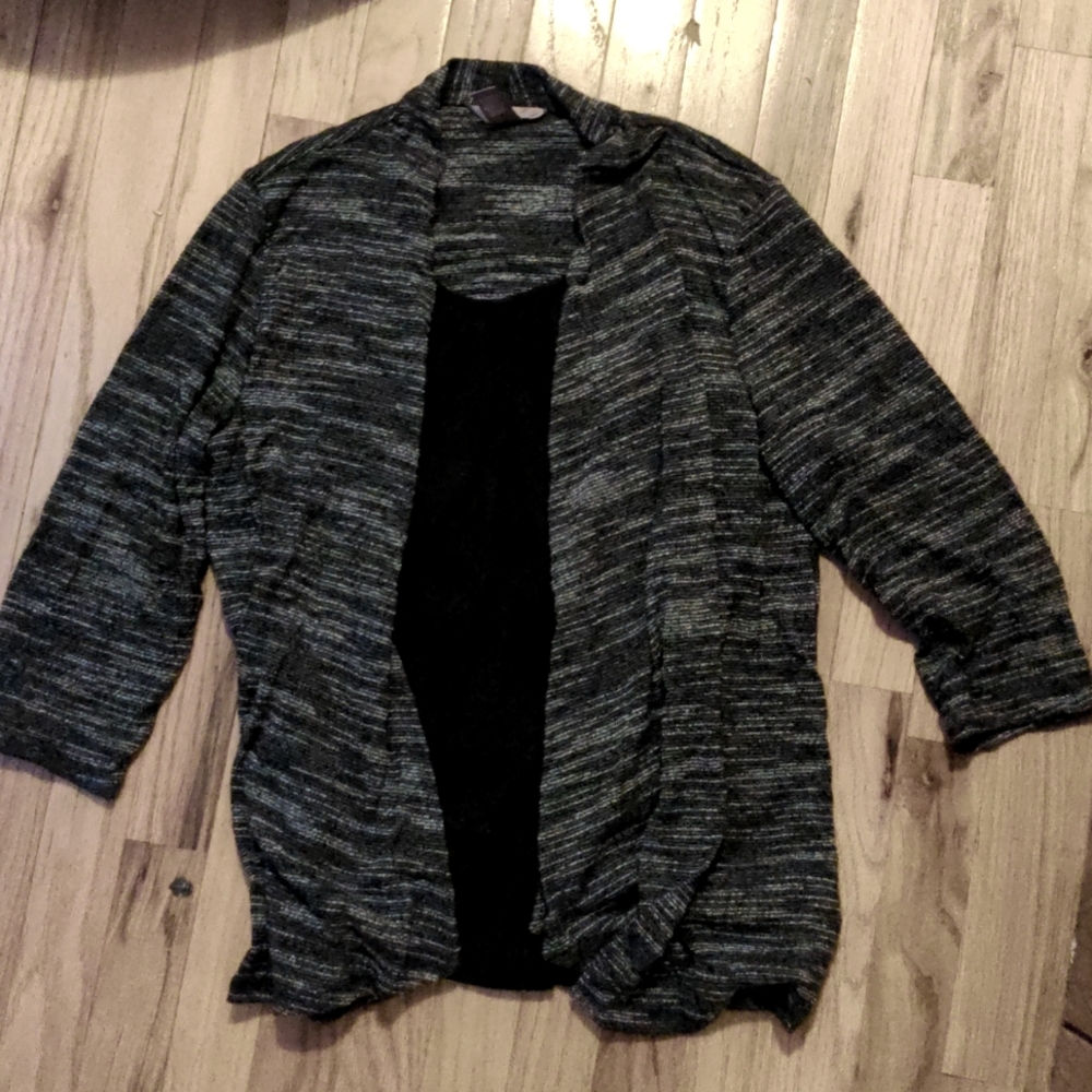 Black and White Mid Sleeve Shirt